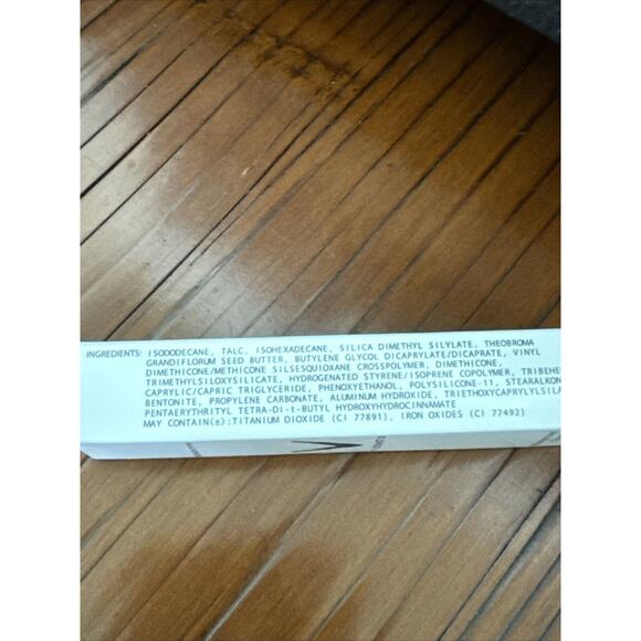 V KOSMETIK Eyeshadow Primer .20 Oz. Shade Light Medium Brand New In Box - Picture 3 of 5